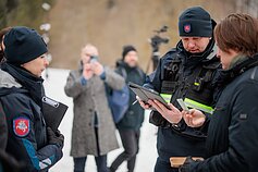 Nugriauta tvora prie Gitano Nausėdos namo. Statybos inspektoriai atvyko atlikti patikrinimo dėl tvoros