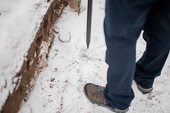 Nugriauta tvora prie Gitano Nausėdos namo. Statybos inspektoriai atvyko atlikti patikrinimo dėl tvoros Nugriauta tvora prie Gitano Nausėdos namo. Statybos inspektoriai atvyko atlikti patikrinimo dėl tvoros