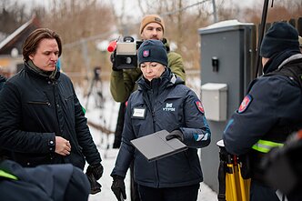 Nugriauta tvora prie Gitano Nausėdos namo. Statybos inspektoriai atvyko atlikti patikrinimo dėl tvoros Nugriauta tvora prie Gitano Nausėdos namo. Statybos inspektoriai atvyko atlikti patikrinimo dėl tvoros