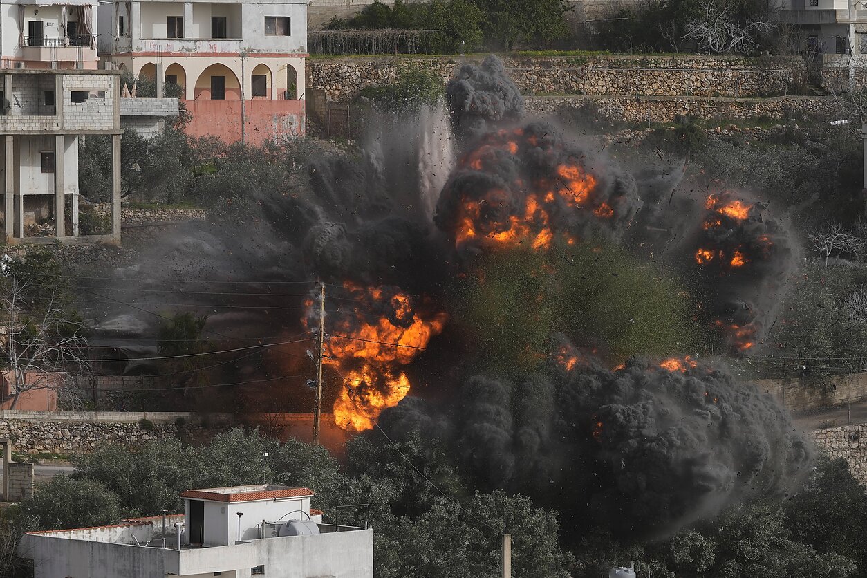 Izraelis smogė aštuoniems „Hezbollah“ dalinio kompleksams Rytų Libane Izraelis smogė aštuoniems „Hezbollah“ dalinio kompleksams Rytų Libane