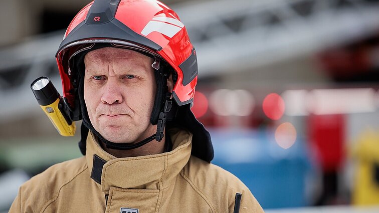 Po visą naktį Vilniuje gesinto didelio gaisro angare PAGD praneša: nukentėjusiųjų nėra