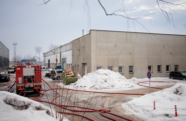 Gaisro nusiaubtame angare Vilniuje – tūkstančiai elektrinių paspirtukų