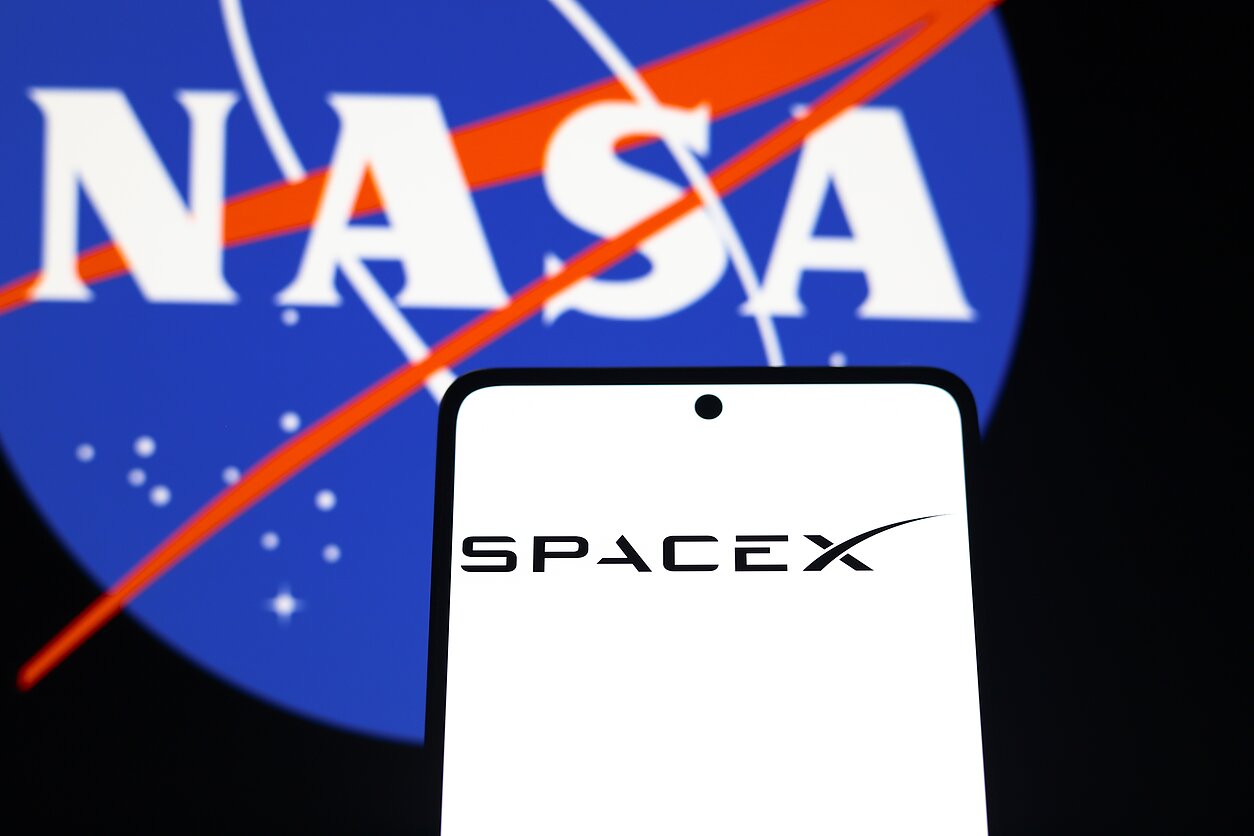 „SpaceX“ ir NASA logotipai „SpaceX“ ir NASA logotipai