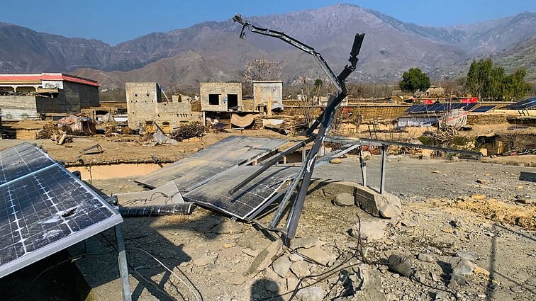 „Kantrybės taurė perpildyta“: Pakistanas skelbia pradėjęs atvirą karą prieš Talibaną