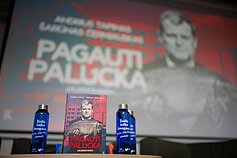 Andriaus Tapino ir Šarūno Černiausko knygos „Pagauti Palucką“ pristatymas Andriaus Tapino ir Šarūno Černiausko knygos „Pagauti Palucką“ pristatymas