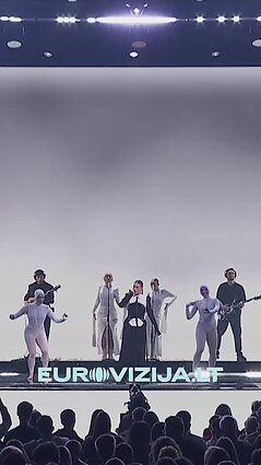 Kaip svečias ant „Eurovizijos“ scenos pasirodė ir Evgenya Redko!