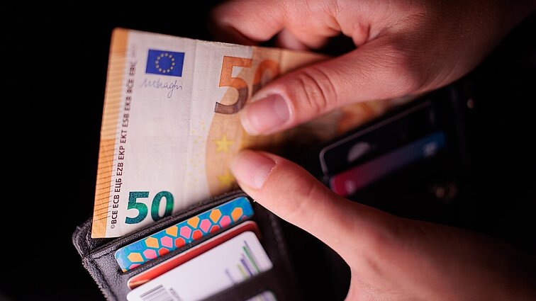 „Sodrai“ paskelbus apie 8 proc. išaugusius atlyginimus, ekonomistai perspėja – kainos kils