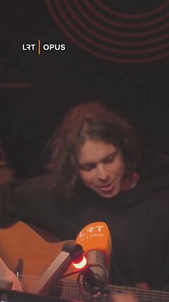 LRT OPUS studijoje grupė „tas“ gyvai atlieka kūrinį iš savo naujojo mini albumo