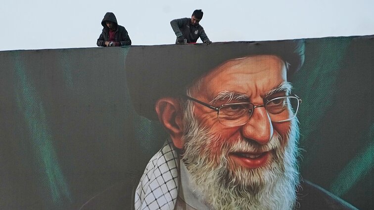 Įvertino Irano visuotinio sukilimo galimybę: revoliucijos sargai motyvuoti išlaikyti režimą