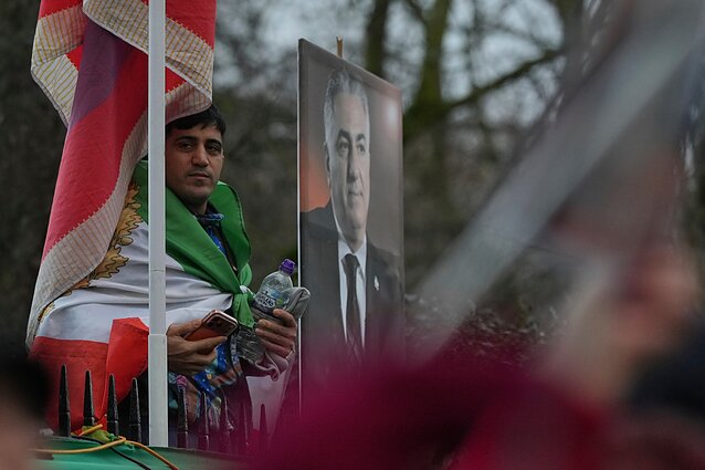 Rezos Pahlavi rėmėjas. Asociatyvi nuotr. Rezos Pahlavi rėmėjas. Asociatyvi nuotr.