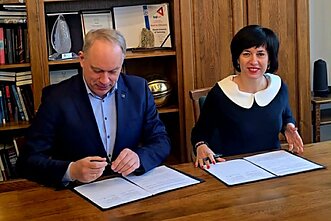Kultūros ministrės Vaidos Aleknavičienės ir KTU rektoriaus Eugenijaus Valatkos pasirašytas susitarimas Kultūros ministrės Vaidos Aleknavičienės ir KTU rektoriaus Eugenijaus Valatkos pasirašytas susitarimas