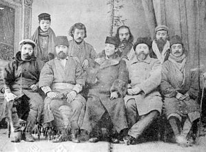 Pirmoje eilėje iš dešinės Tarōji Sentoku, Pilsudskis, Heikichi Satō, Yasunosuke Yamabe