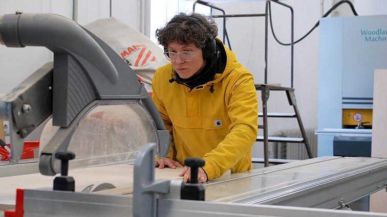 Juliana w krainie młotków i kątowników. Historia kobiety stolarza