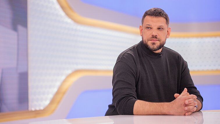 Dienos tema (su vertimu į gestų k.)