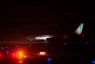Vilniaus oro uoste vėlų penktadienio vakarą, prieš pat vidurnaktį, nusileido „FlyDubai“ lėktuvas, kuriuo iš Dubajaus evakuota apie 120 Lietuvos piliečių Vilniaus oro uoste vėlų penktadienio vakarą, prieš pat vidurnaktį, nusileido „FlyDubai“ lėktuvas, kuriuo iš Dubajaus evakuota apie 120 Lietuvos piliečių