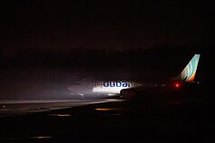 Vilniaus oro uoste vėlų penktadienio vakarą, prieš pat vidurnaktį, nusileido „FlyDubai“ lėktuvas, kuriuo iš Dubajaus evakuota apie 120 Lietuvos piliečių Vilniaus oro uoste vėlų penktadienio vakarą, prieš pat vidurnaktį, nusileido „FlyDubai“ lėktuvas, kuriuo iš Dubajaus evakuota apie 120 Lietuvos piliečių