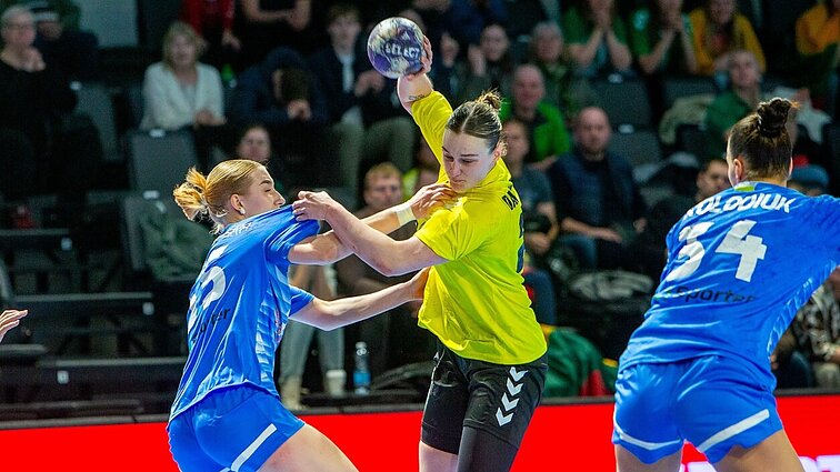 Moterų rankinio rinktinė vėl apmaudžiai pralaimėjo nusileisdamos Ukrainos sportininkėms