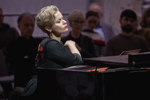 Sapiegų rūmuose pristatytas pianistės Eglės Andrejevaitės debiutinis albumas