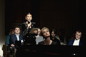 Sapiegų rūmuose pristatytas pianistės Eglės Andrejevaitės debiutinis albumas