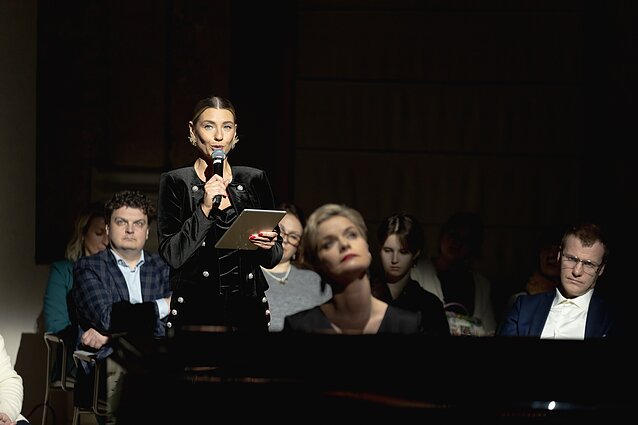 Sapiegų rūmuose pristatytas pianistės Eglės Andrejevaitės debiutinis albumas