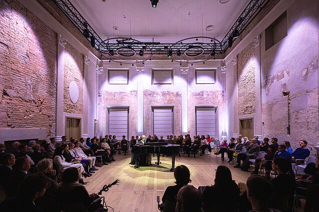 Sapiegų rūmuose pristatytas pianistės Eglės Andrejevaitės debiutinis albumas