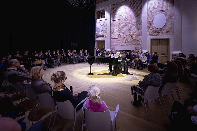 Sapiegų rūmuose pristatytas pianistės Eglės Andrejevaitės debiutinis albumas
