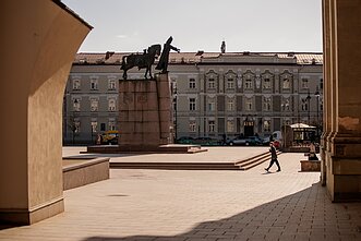 Paminklas Gediminui Katedros aikštėje