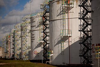 Нефтехранилище (Ассоциативное фото) Нефтехранилище (Ассоциативное фото)