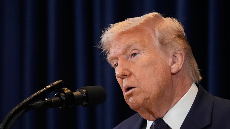Trumpas: neleisiu Iranui laikyti pasaulio įkaitu ir bandyti sustabdyti naftos tiekimą