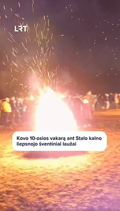 Kovo 10-osios vakarą ant Stalo kalno liepsnojo šventiniai laužai
