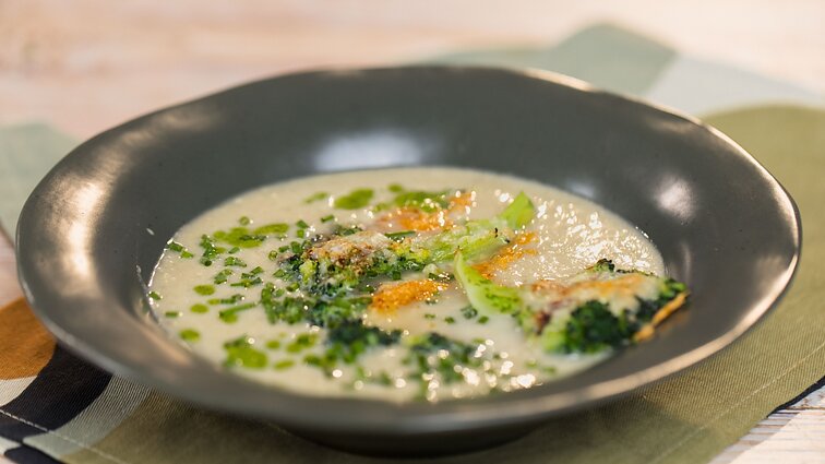 Kreminės kopūstų ir kalafiorų sriubos receptas, kurį norėsis gaminti vėl ir vėl