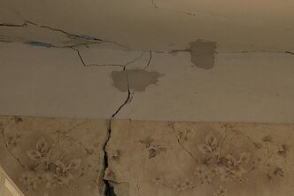 Trūkinėjančios namo sienos