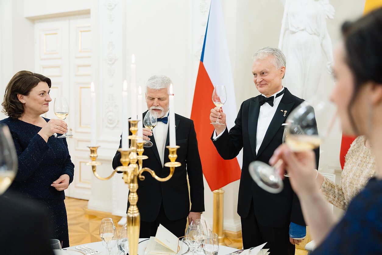 Valstybinė vakarienė LR prezidentūroje Valstybinė vakarienė LR prezidentūroje