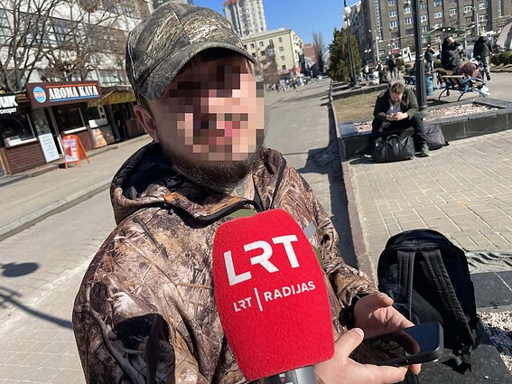 Ivanas buvo vienas pirmųjų, pasirašęs 18–24 metų jaunuoliams skirtą kontraktą su armija 