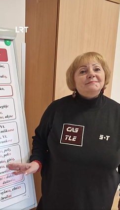 71 m. mokytoja pasitelkia ir dirbtinį intelektą, ir repą