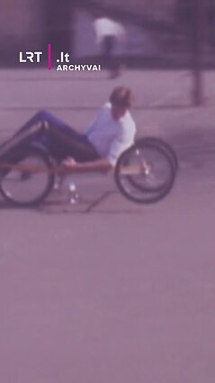 Pavasaris! Ar teko girdėti apie velokartus? 1984 m. reportažas