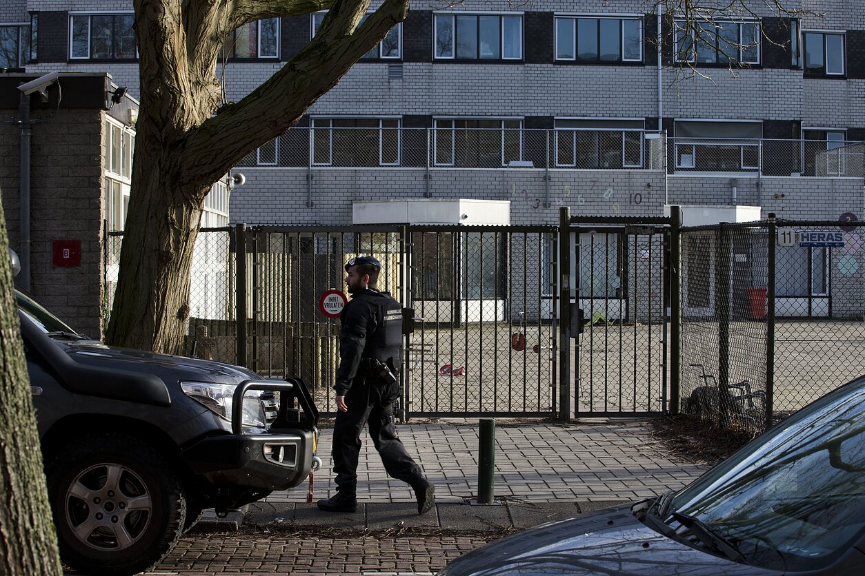 Žydų mokykla Amsterdame. Asociatyvi