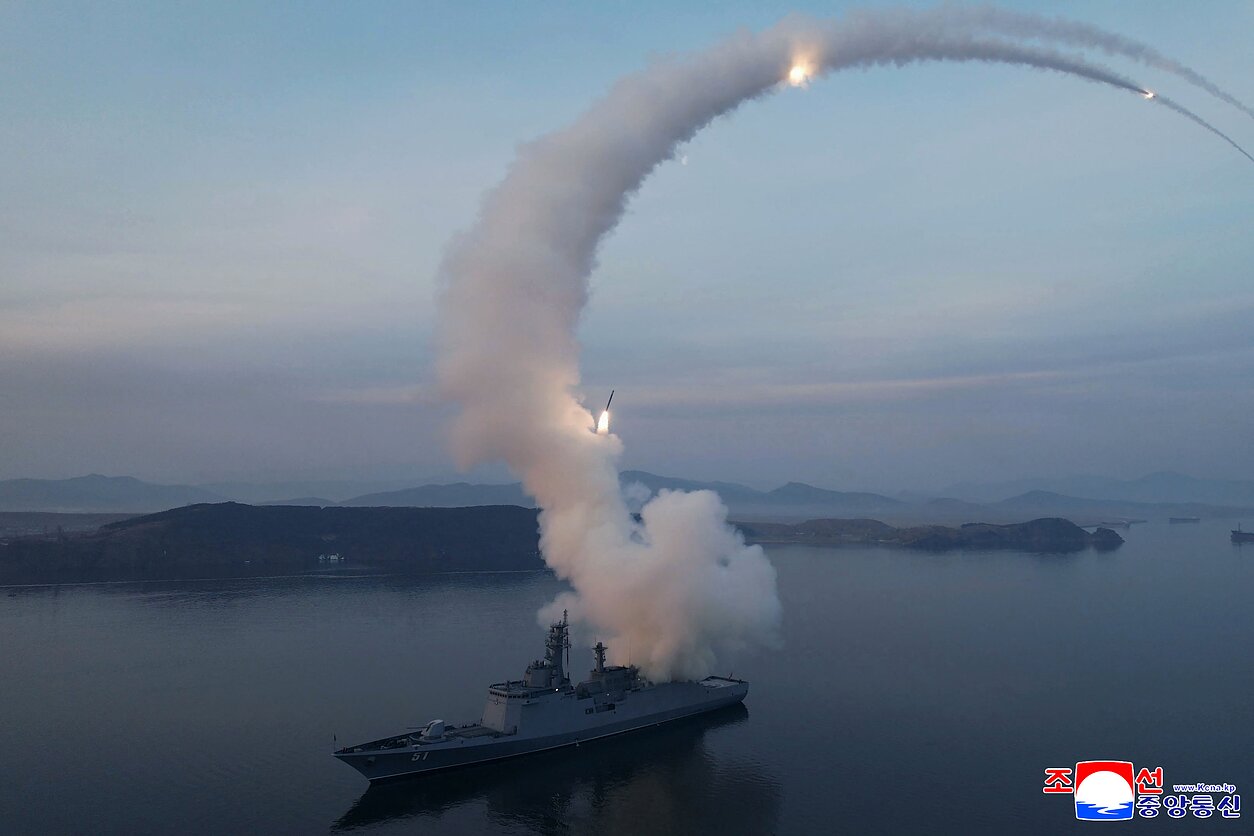 Raketos bandymas Šiaurės Korėjoje. Asociatyvi Raketos bandymas Šiaurės Korėjoje. Asociatyvi