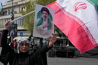 Plakatas su Mojtaba Khamenei atvaizdu Plakatas su Mojtaba Khamenei atvaizdu