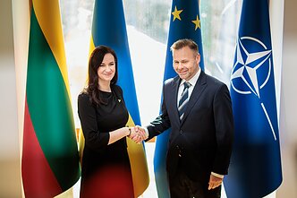 Prime Minister Inga Ruginienė and Michal Mierzejewski of Philip Morris International