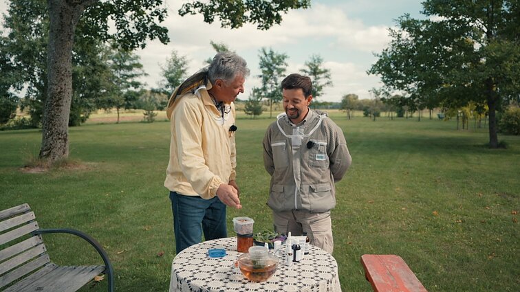 Apiterapeutas Povilas Kalesinskas: bitininkystė nėra paprastų žmonių užsiėmimas