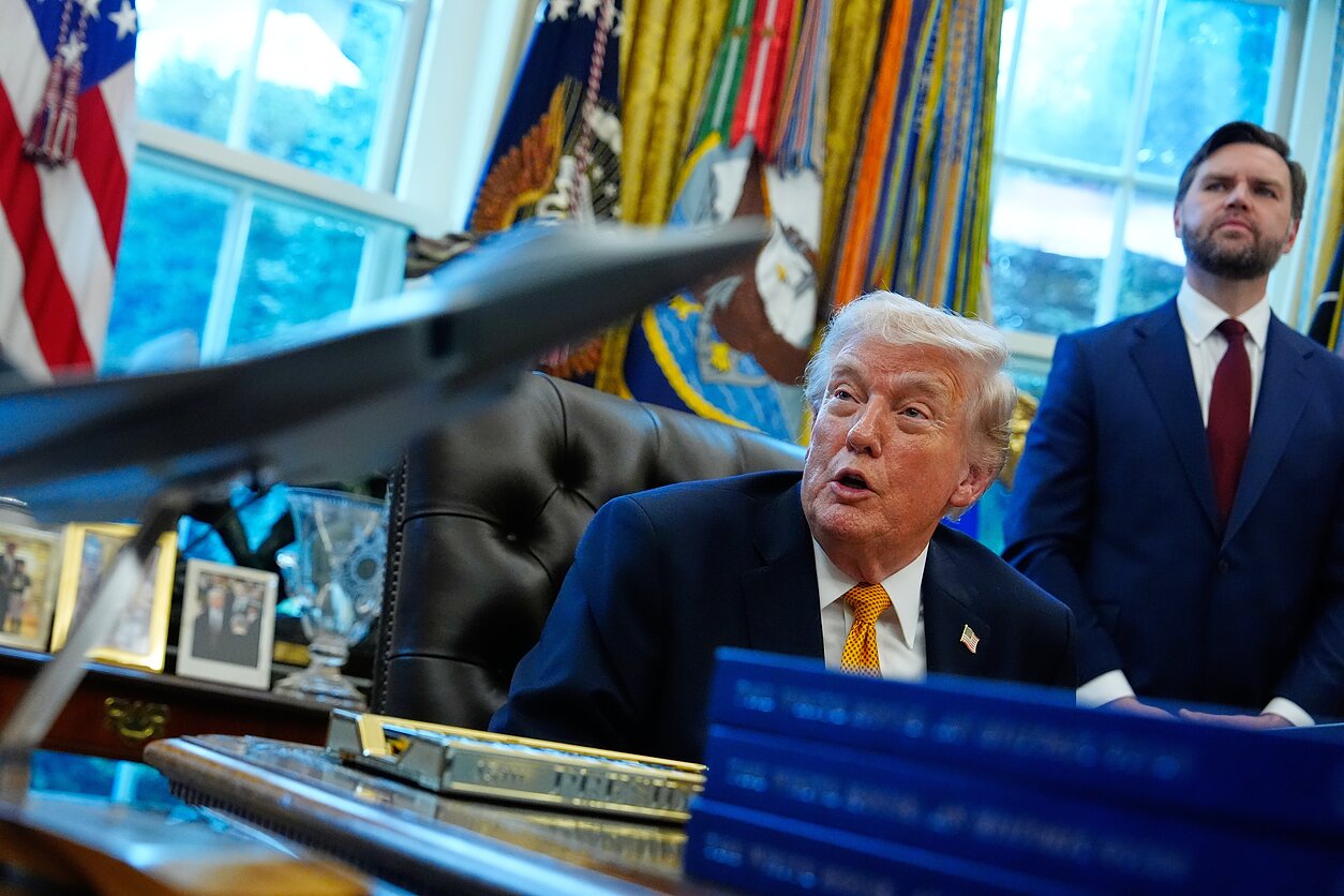 Donaldas Trumpas komentuoja žiniasklaidai Donaldas Trumpas komentuoja žiniasklaidai