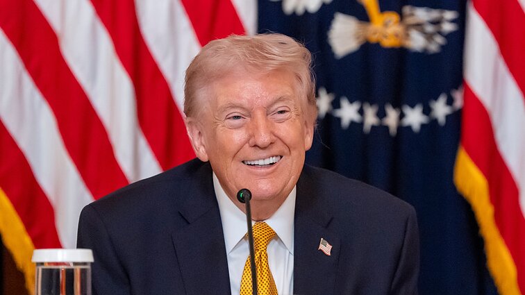 Kuboje kilus elektros tiekimo sutrikimams, Trumpas neslepia: „Man būtų garbė ją užimti“
