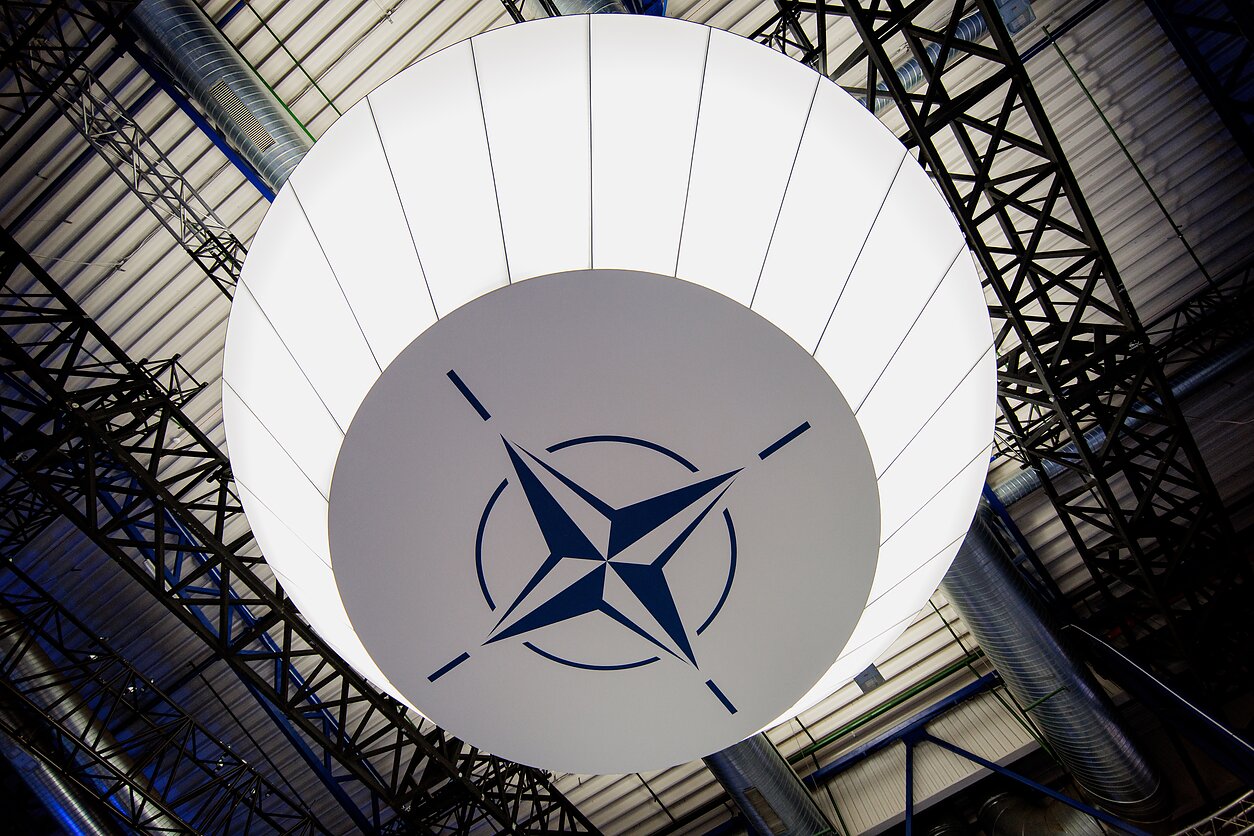 NATO logotipas