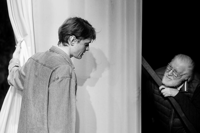 Balandžio 10–12 dienomis K. Kaupinis pristatys spektaklį pagal savo pjesę „Lietuvių mirties pranešimai. Vieno spektaklio istorija“