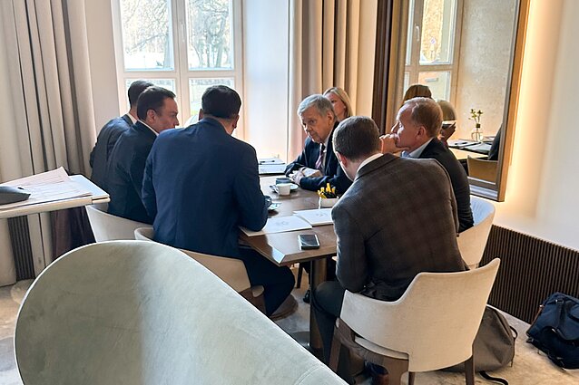 Petro Gražulio, Igno Vėgėlės, Rimo Jankūno susitikimas su John Coale