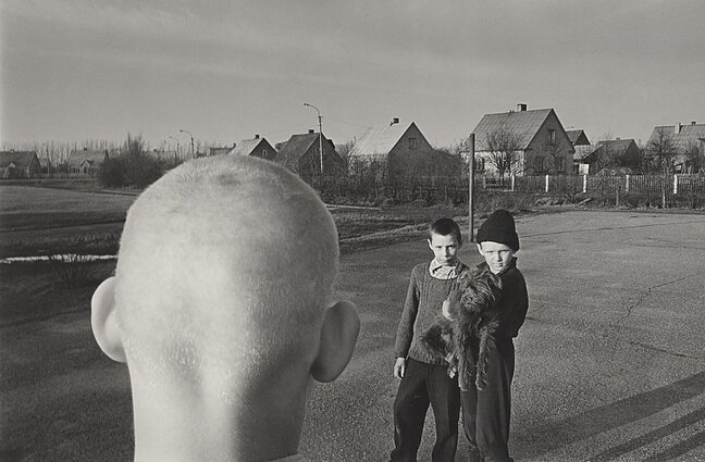 Virgilijus Šonta. Be pavadinimo. Iš serijos „Mokykla – mano namai“. 1980–1983. Sidabro atspaudas