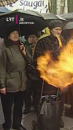 2004 m. pavasarį vyko mitingai prieš prezidento Rolando Pakso apkaltą