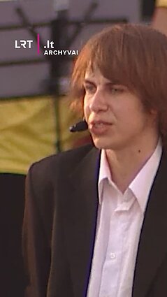 Kovo 21 d. gimtadienį švenčia Vidas Bareikis! Fragmentas iš 2005 m. Dainų šventės