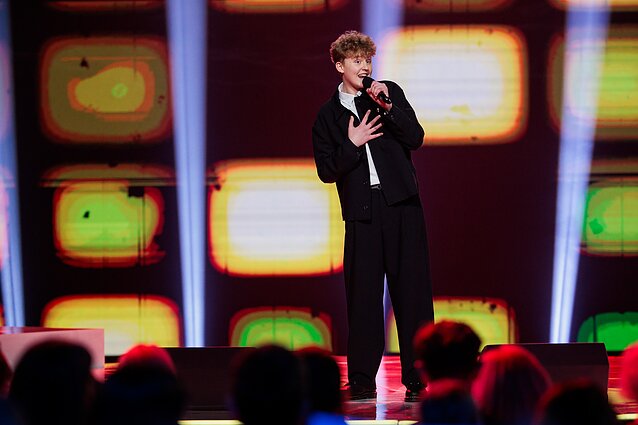Dainų dainelė 2026. Jonas Adomavičius – „Crazy little things called love“